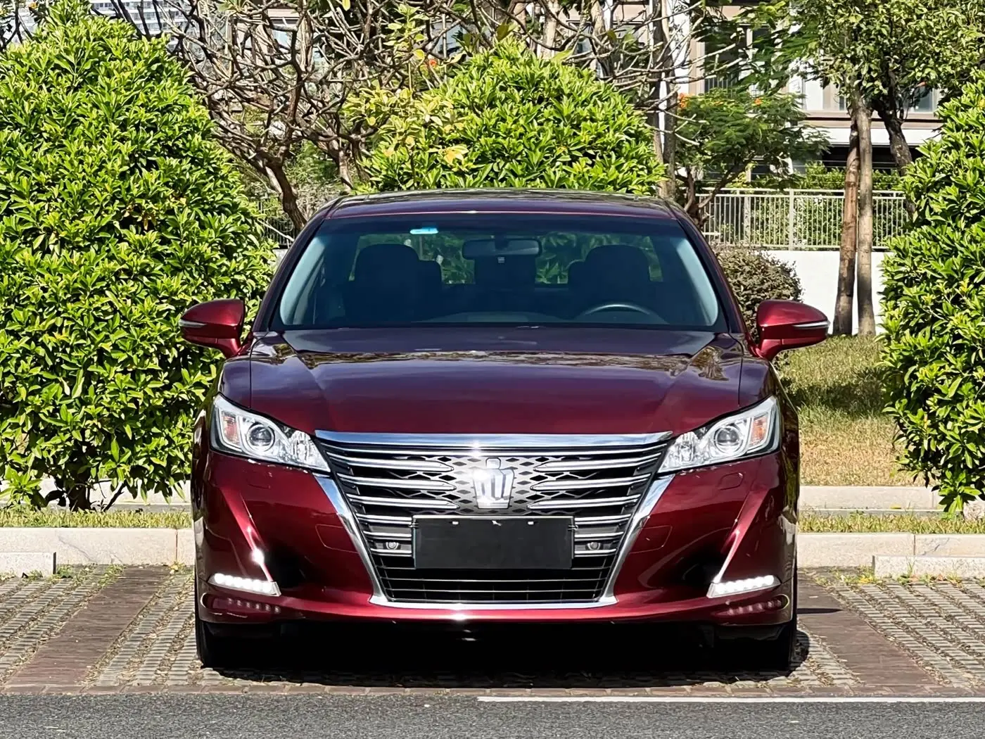 Toyota Crown 2015 — Photo 2/19