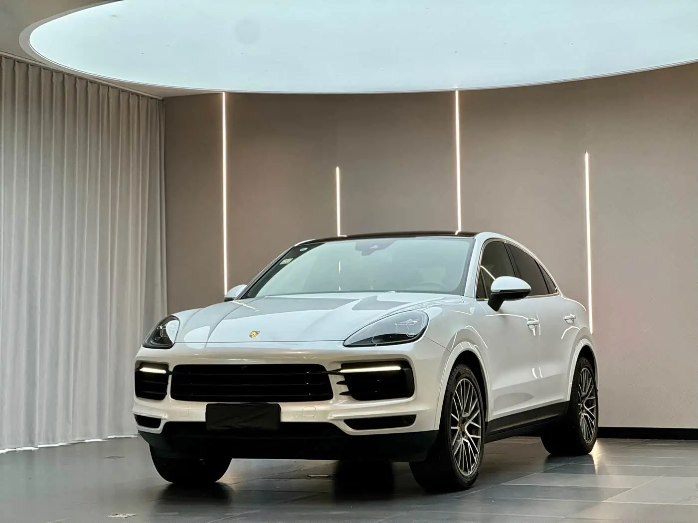 Porsche Cayenne 2019 — Фото 1/11