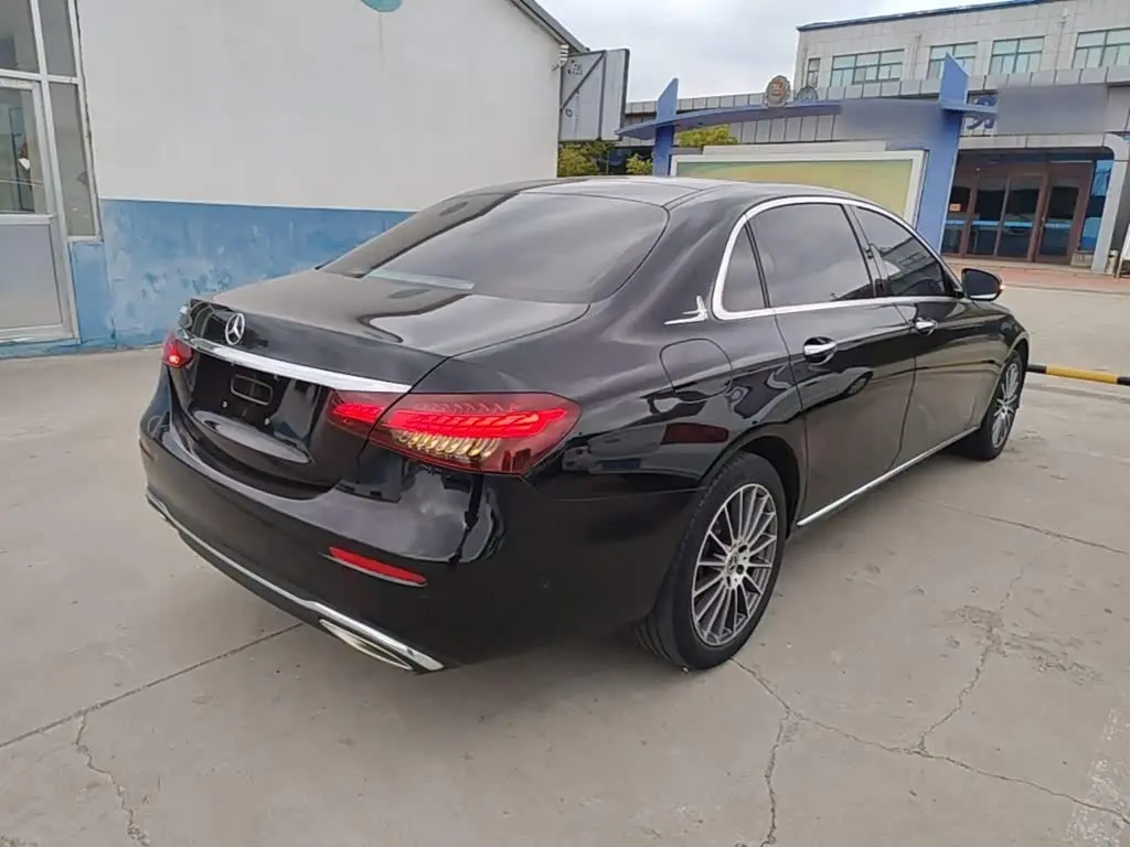Mercedes-Benz E-Class 2022 — Photo 6/19