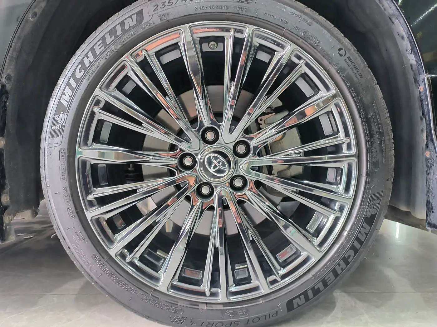 Toyota Alphard 2021 — Photo 17/20