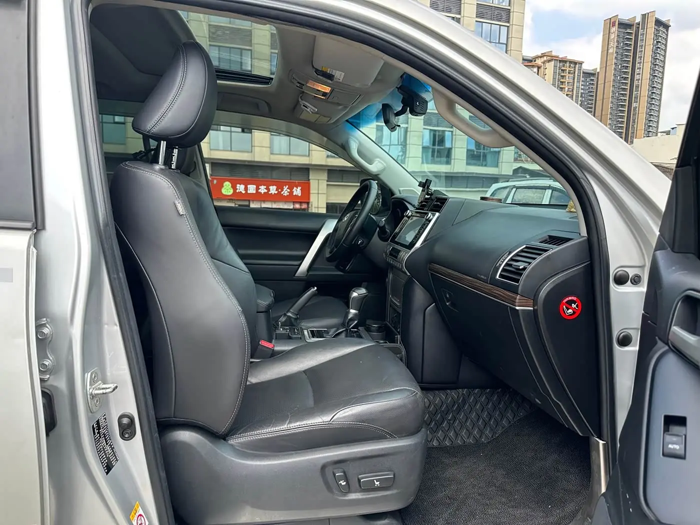 Toyota Prado 2018 — Photo 10/14