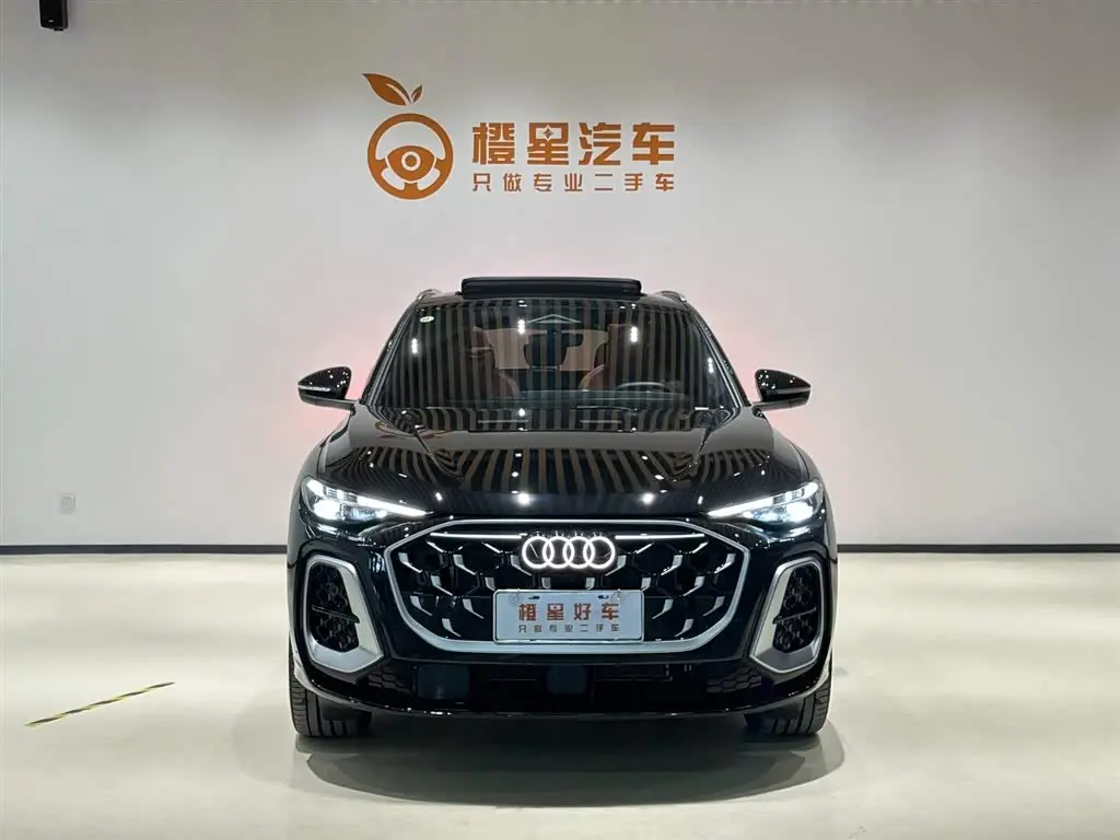 Audi Q5L 2025 — Photo 2/17