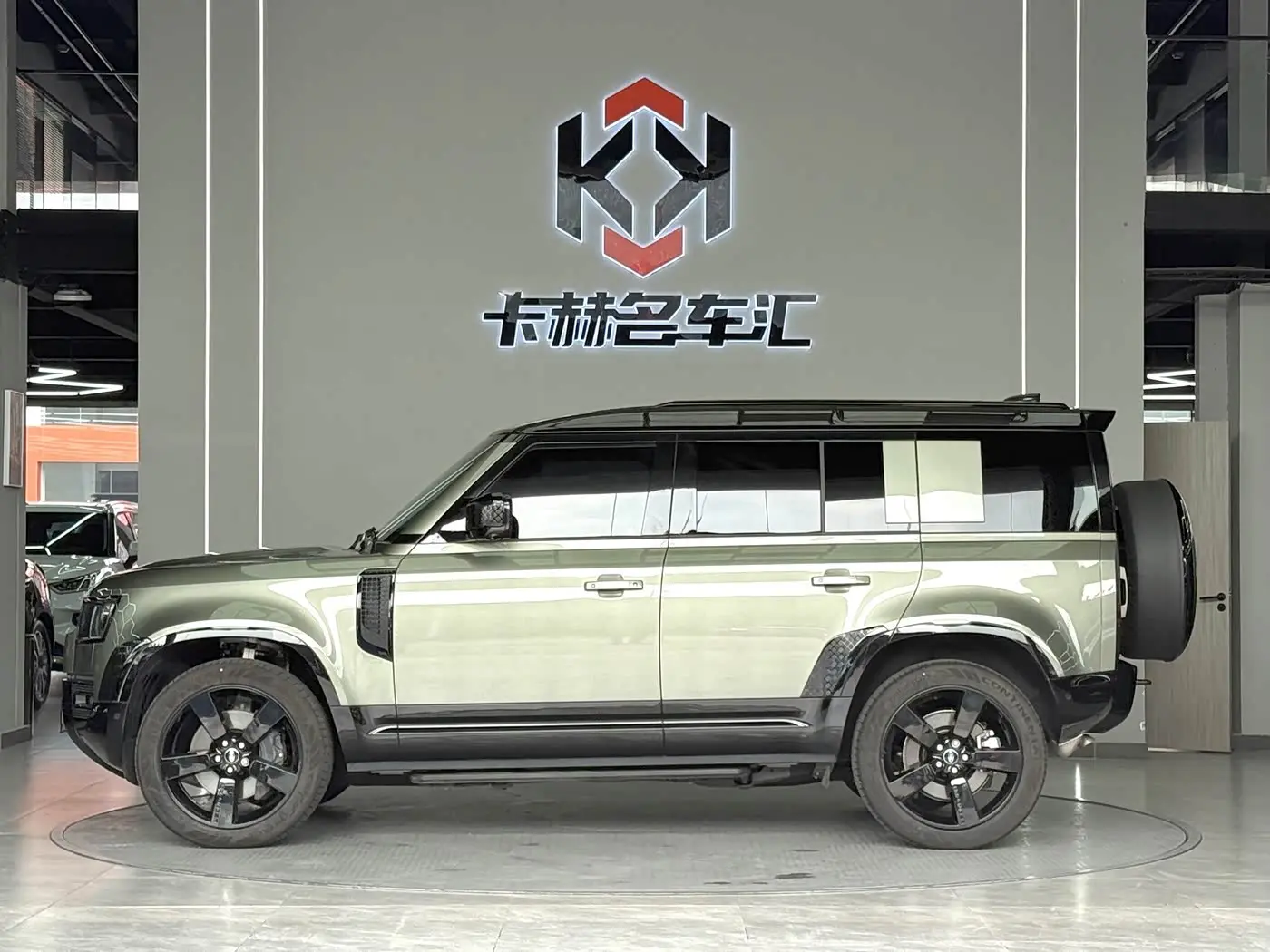 Land Rover Defender 2025 — Photo 5/20