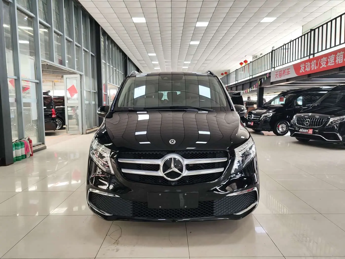 Mercedes-Benz V-Class 2023 — Photo 2/20