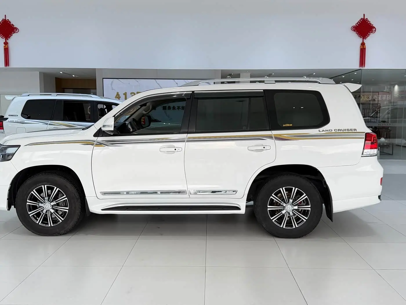 Toyota Land Cruiser 2014 — Photo 10/17