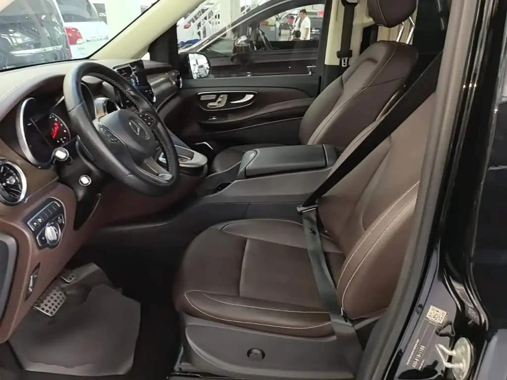 Mercedes-Benz V-Class 2022 — Фото 15/20