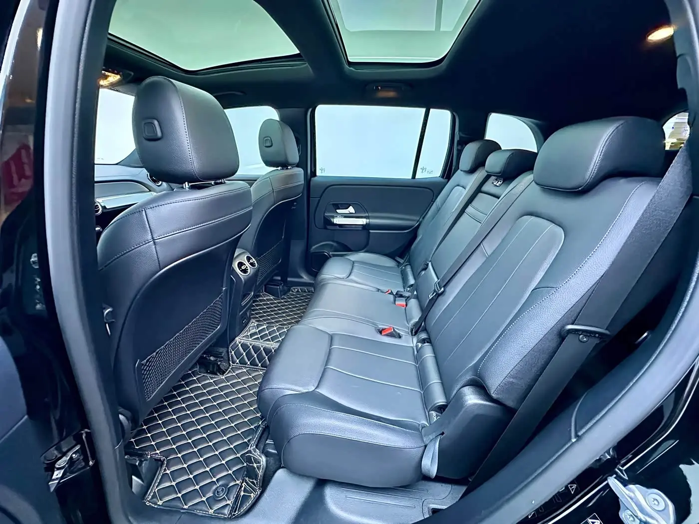 Mercedes-Benz GLB 2021 — Фото 5/18