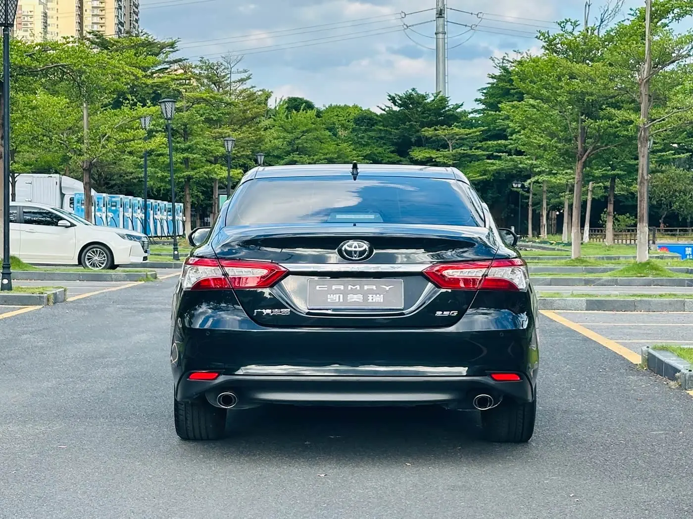 Toyota Camry 2023 — Фото 9/20