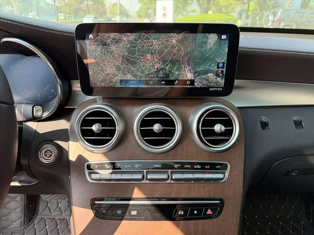 Mercedes-Benz GLC 2020 — Photo 9/14