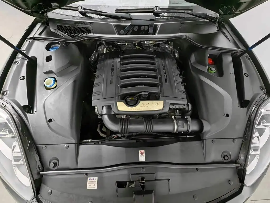 Porsche Cayenne 2018 — Photo 6/20