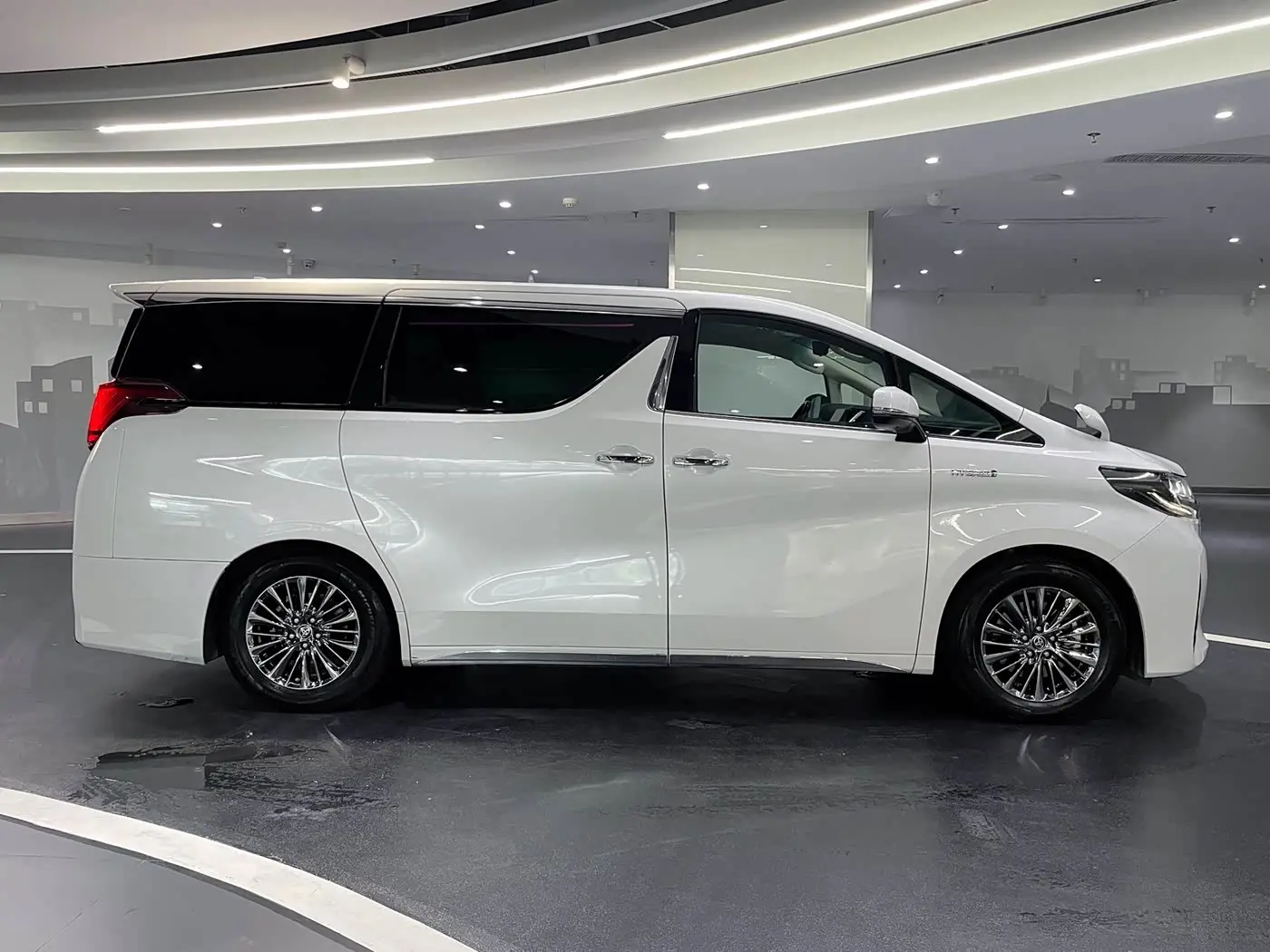 Toyota Alphard 2021 — Photo 7/20