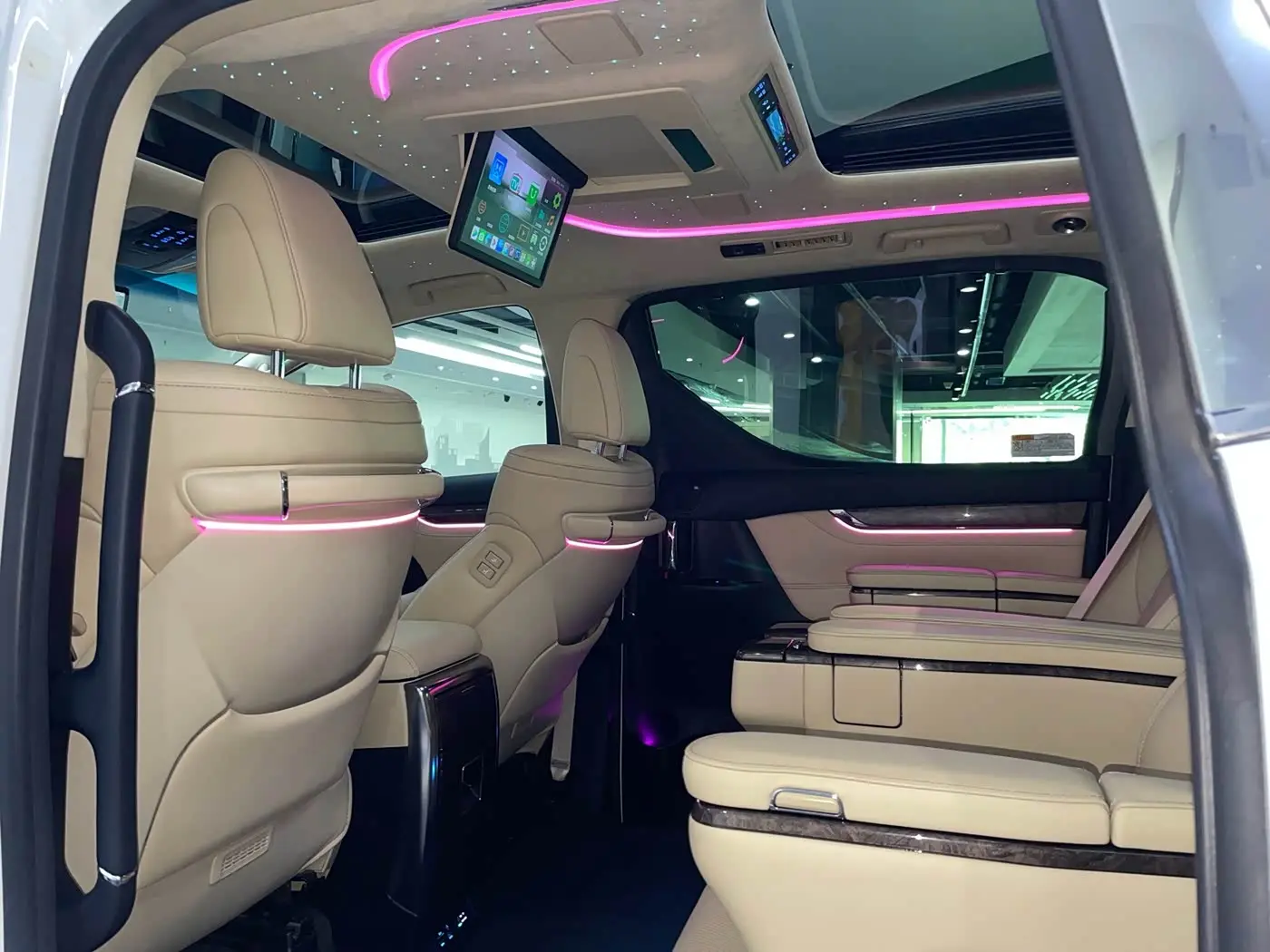 Toyota Alphard 2021 — Photo 15/20