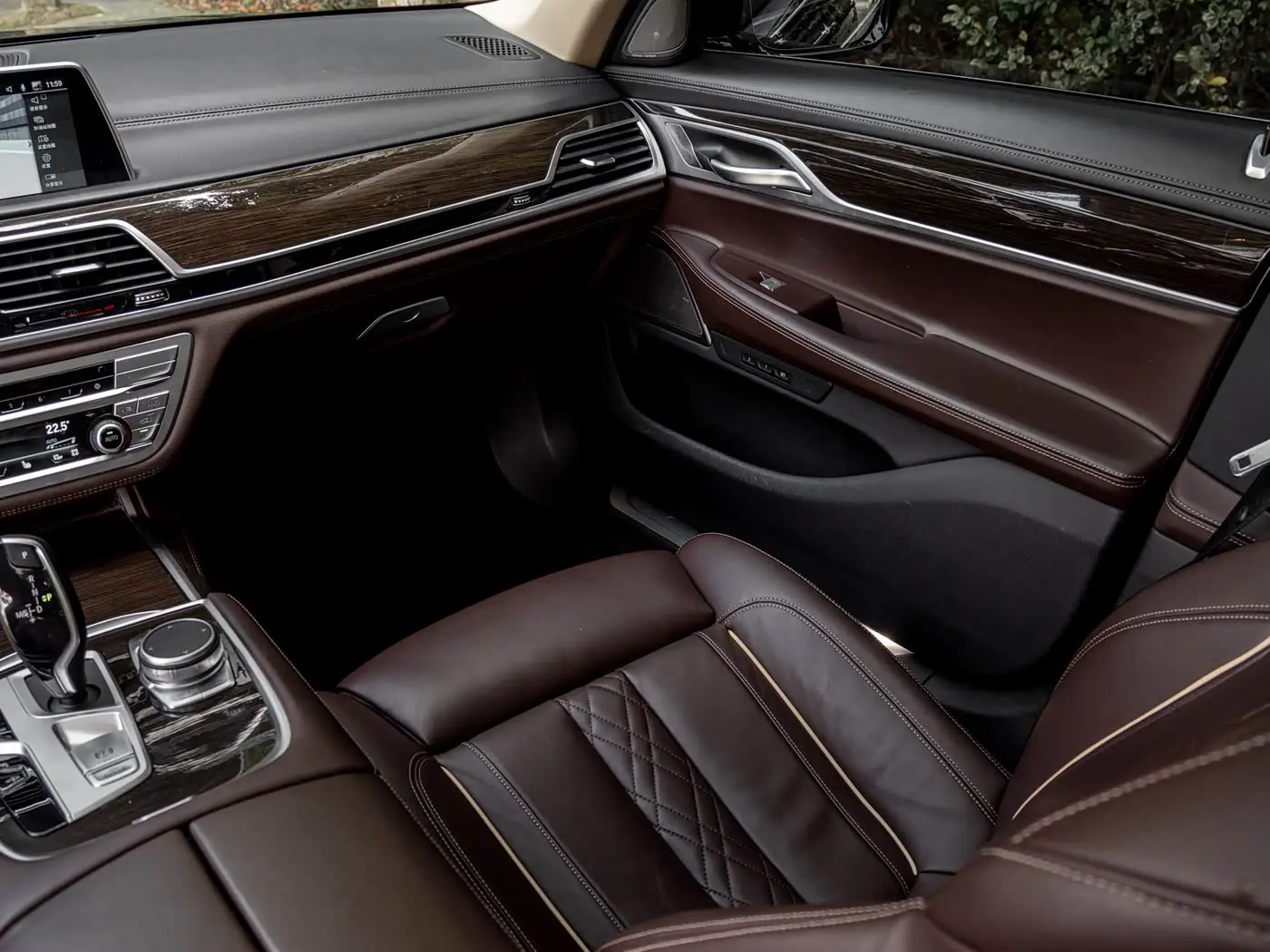 BMW 7 Series 2021 — Photo 9/17