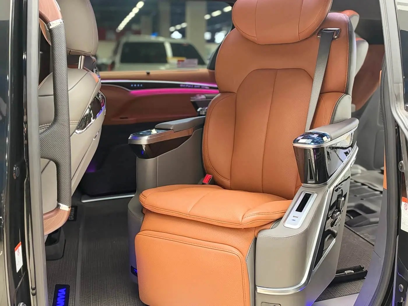 Toyota Granvia 2026 — Photo 5/16