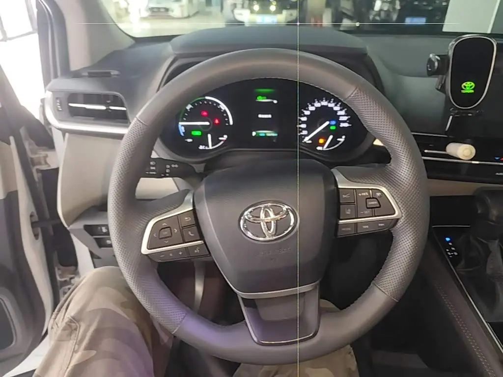 Toyota Sienna 2025 — Şəkil 10/19