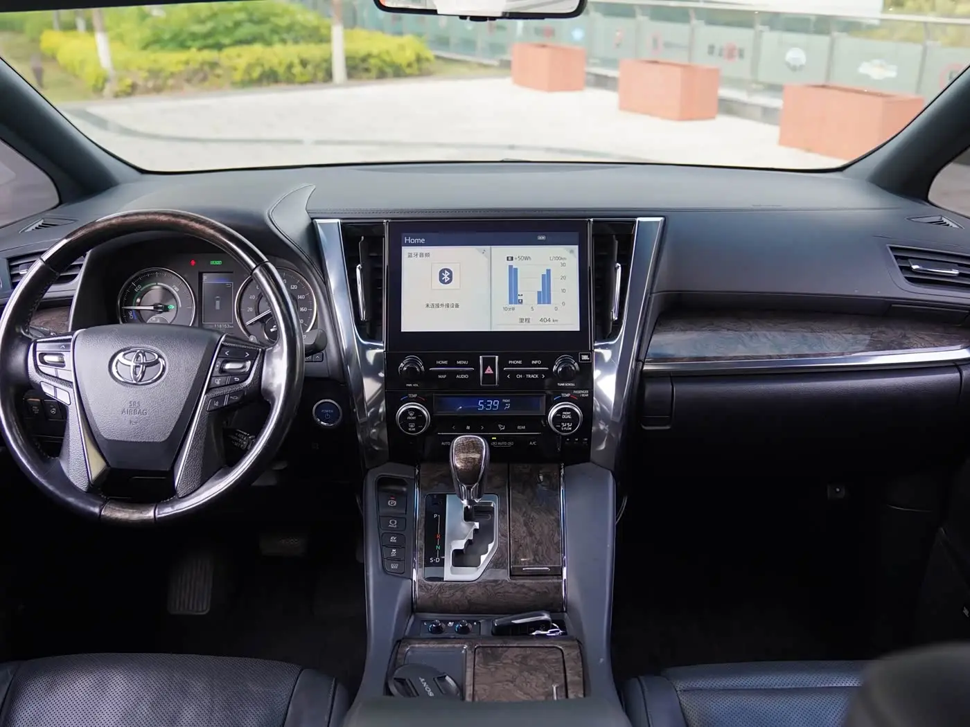 Toyota Alphard 2022 — Photo 5/13