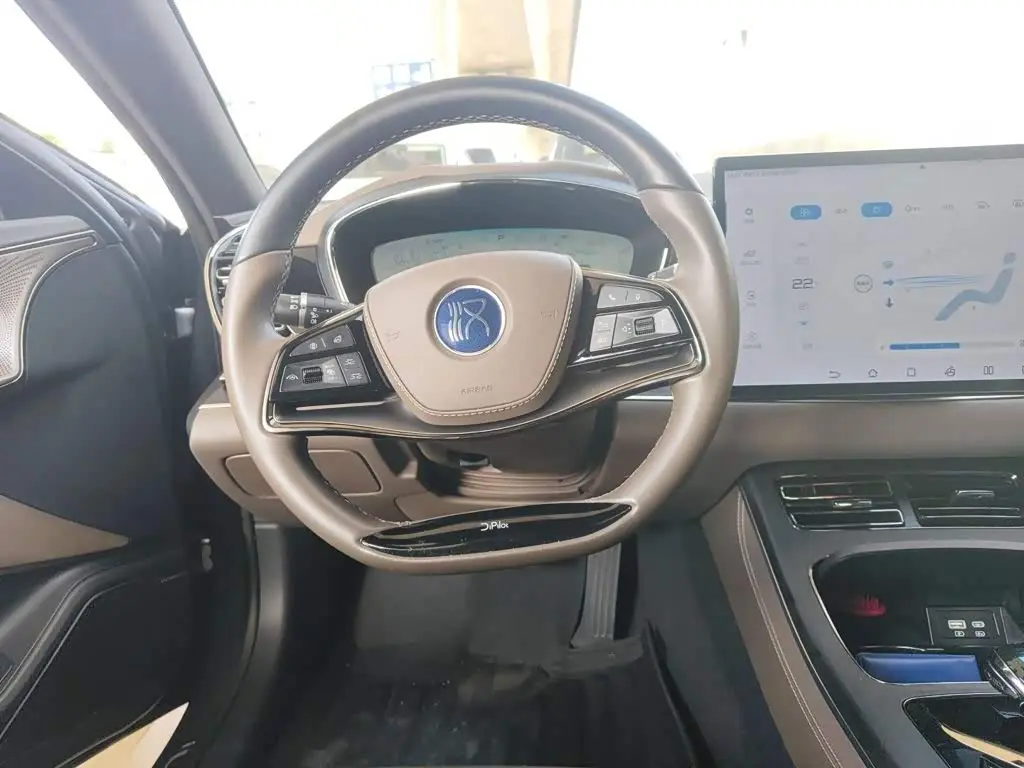 BYD Han 2024 — Photo 2/19