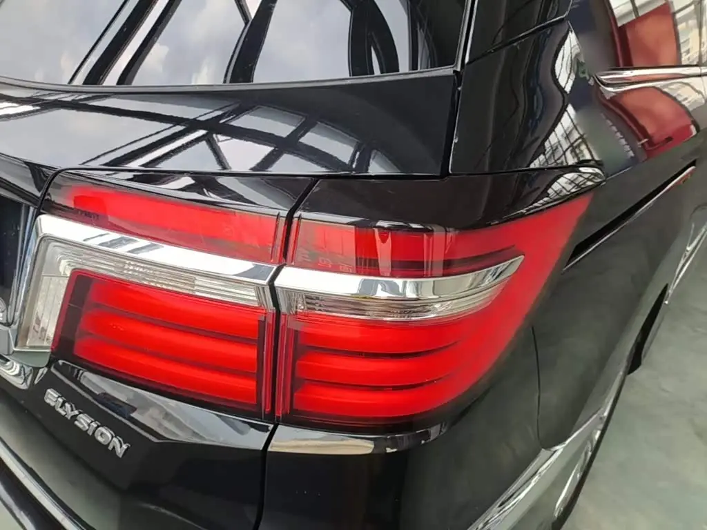 Honda Elysion 2018 — Photo 7/19
