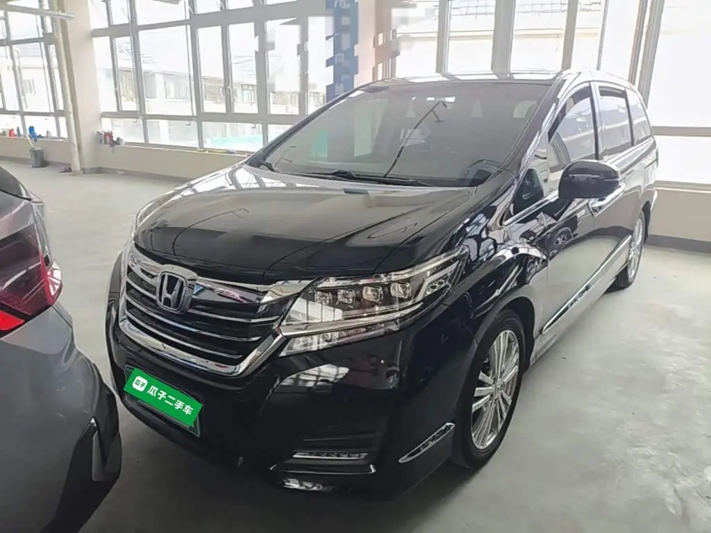 Honda Elysion 2018 — Photo 1/19