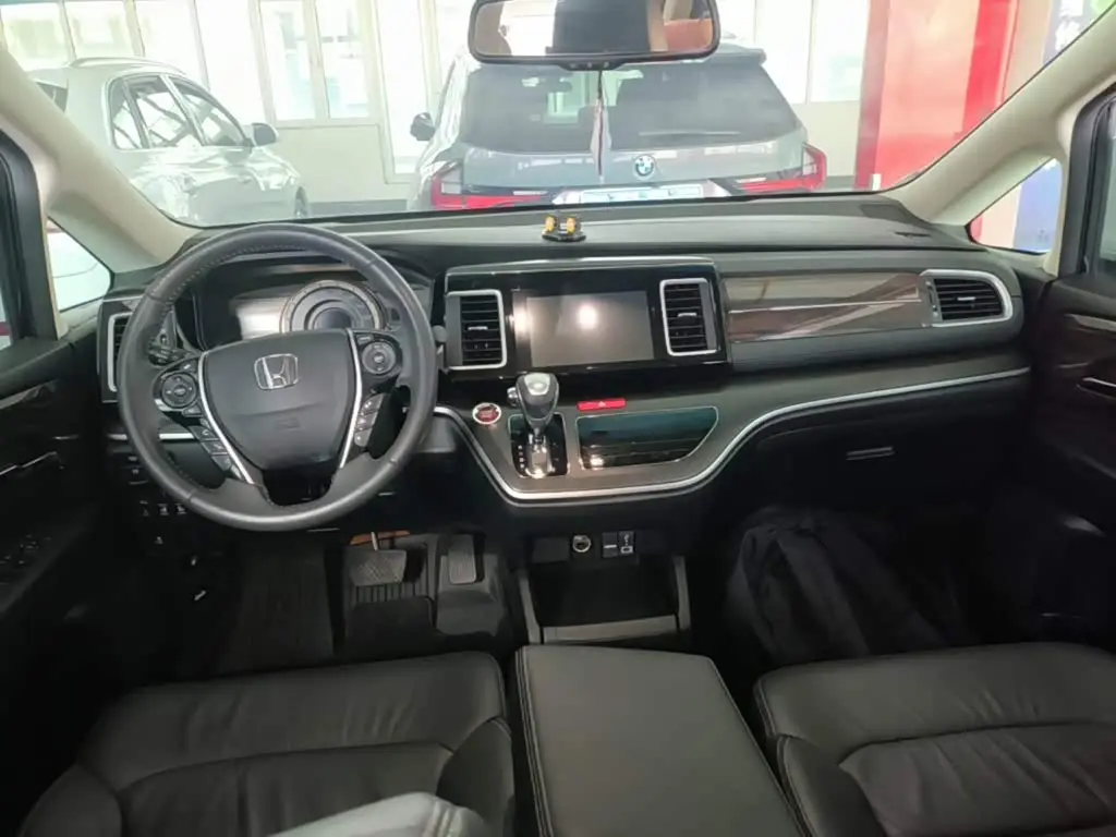 Honda Elysion 2018 — Photo 9/19