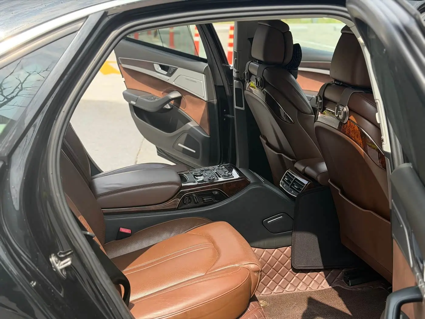 Audi A8 2014 — Photo 13/16