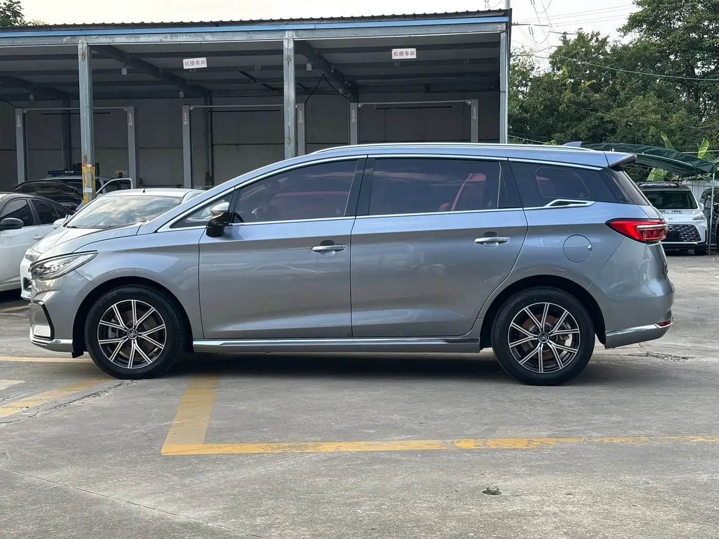 BYD Song MAX New Energy 2023 — Фото 6/15