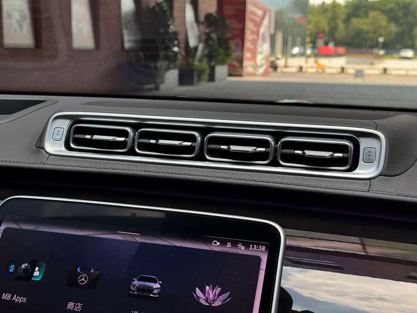 Mercedes-Benz Maybach S-Class 2025 — Фото 10/18