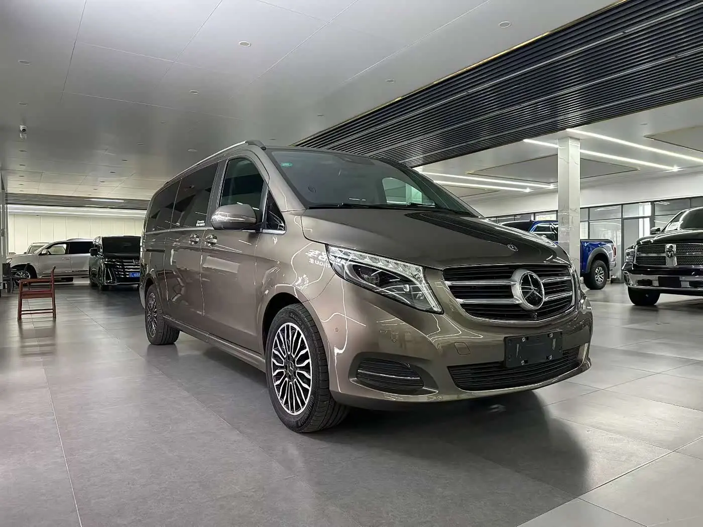 Mercedes-Benz V-Class 2018 — Фото 3/9