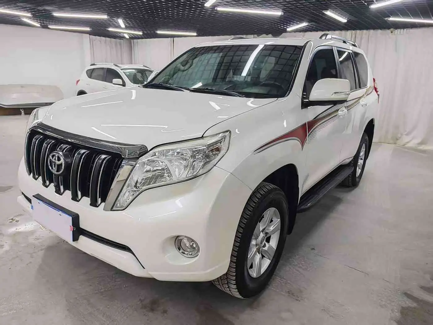 Toyota Prado 2017 — Photo 1/10
