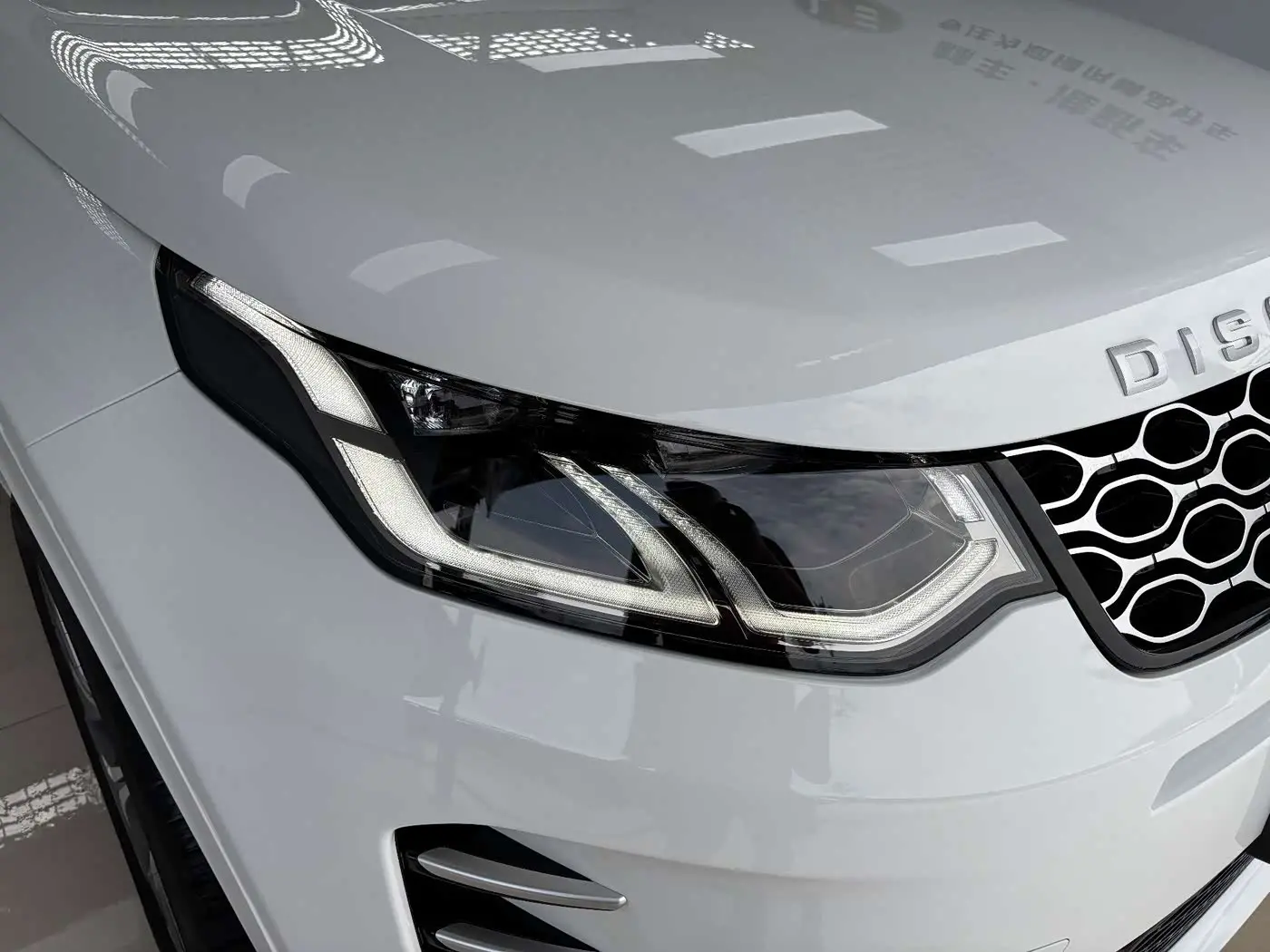 Land Rover Discovery Sport 2025 — Фото 8/20