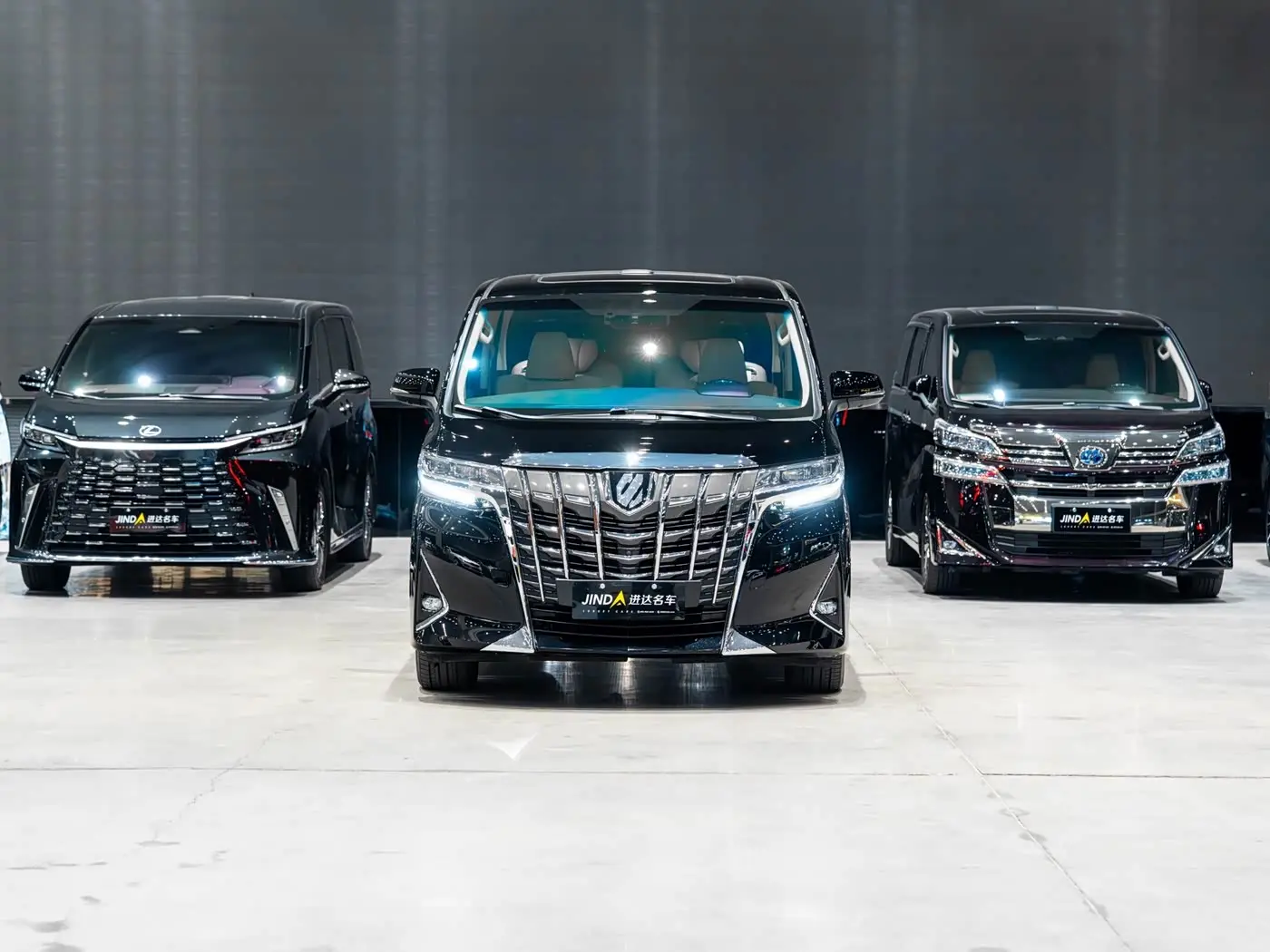 Toyota Alphard 2019 — ფოტო 2/14
