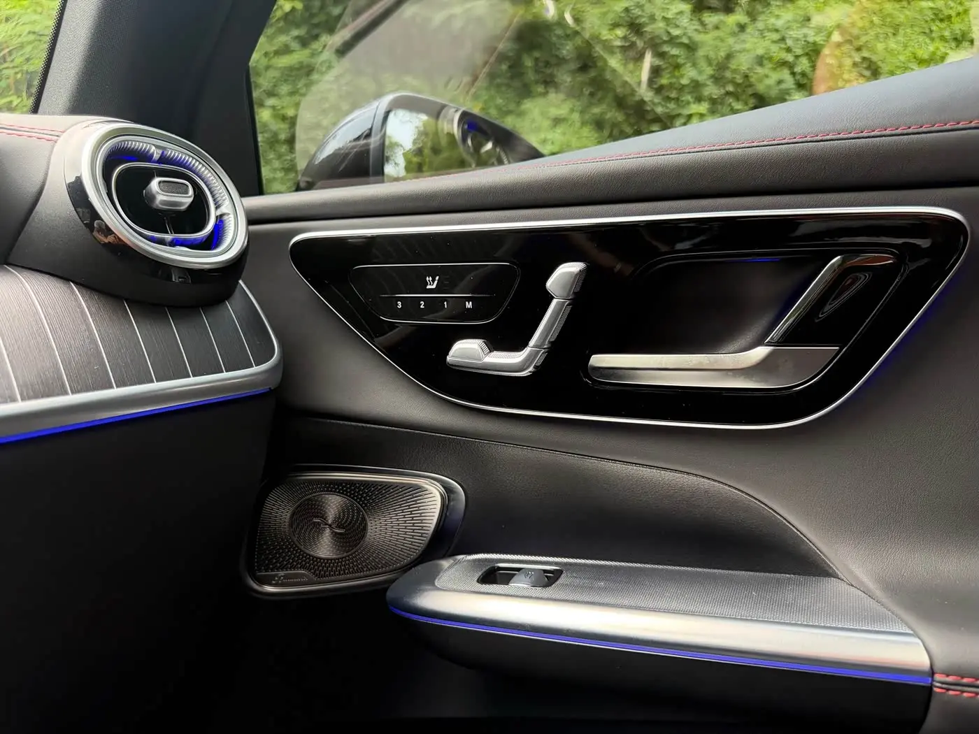 Mercedes-Benz GLC AMG 2025 — Фото 9/16