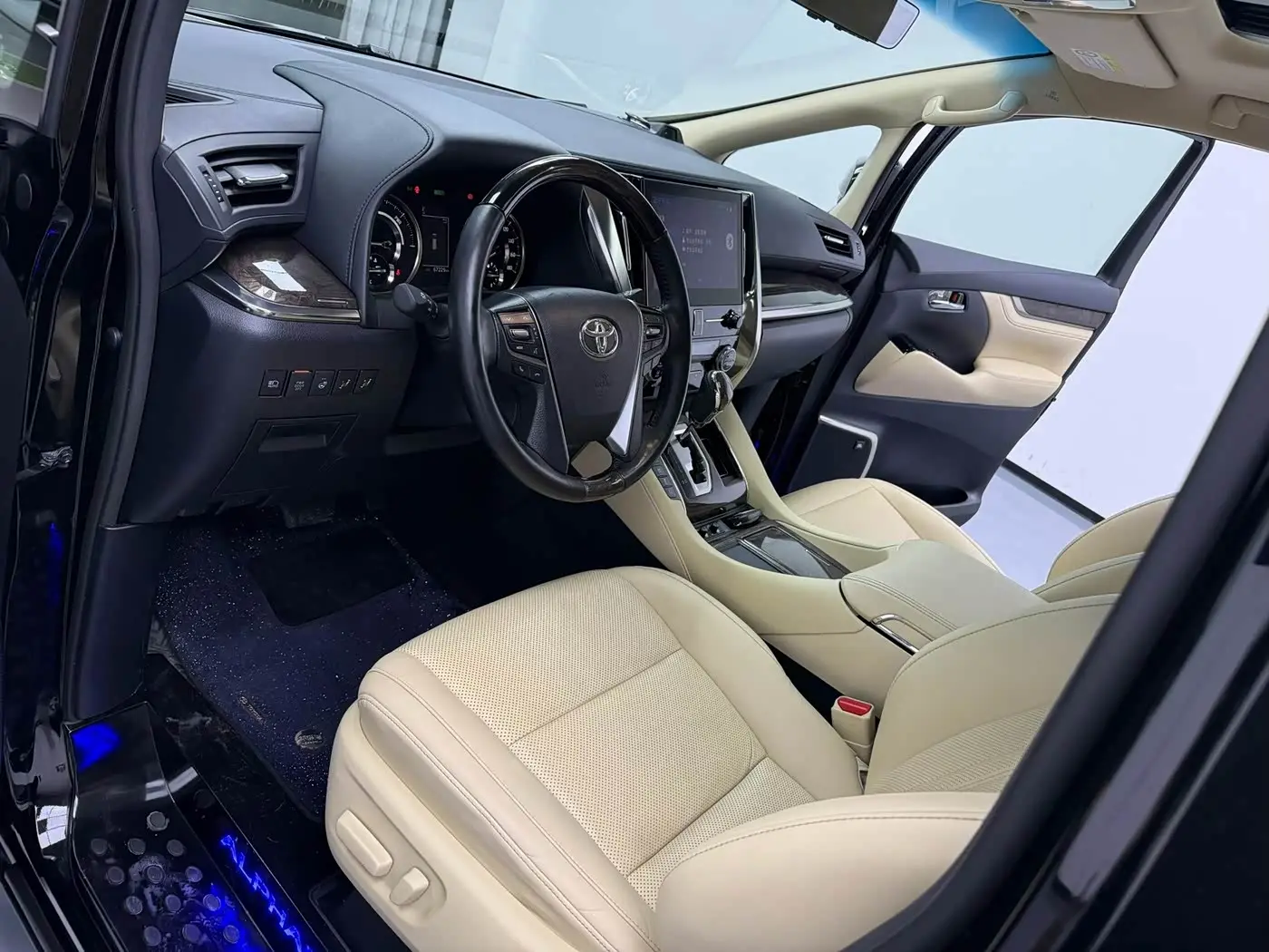 Toyota Alphard 2022 — Фото 4/9