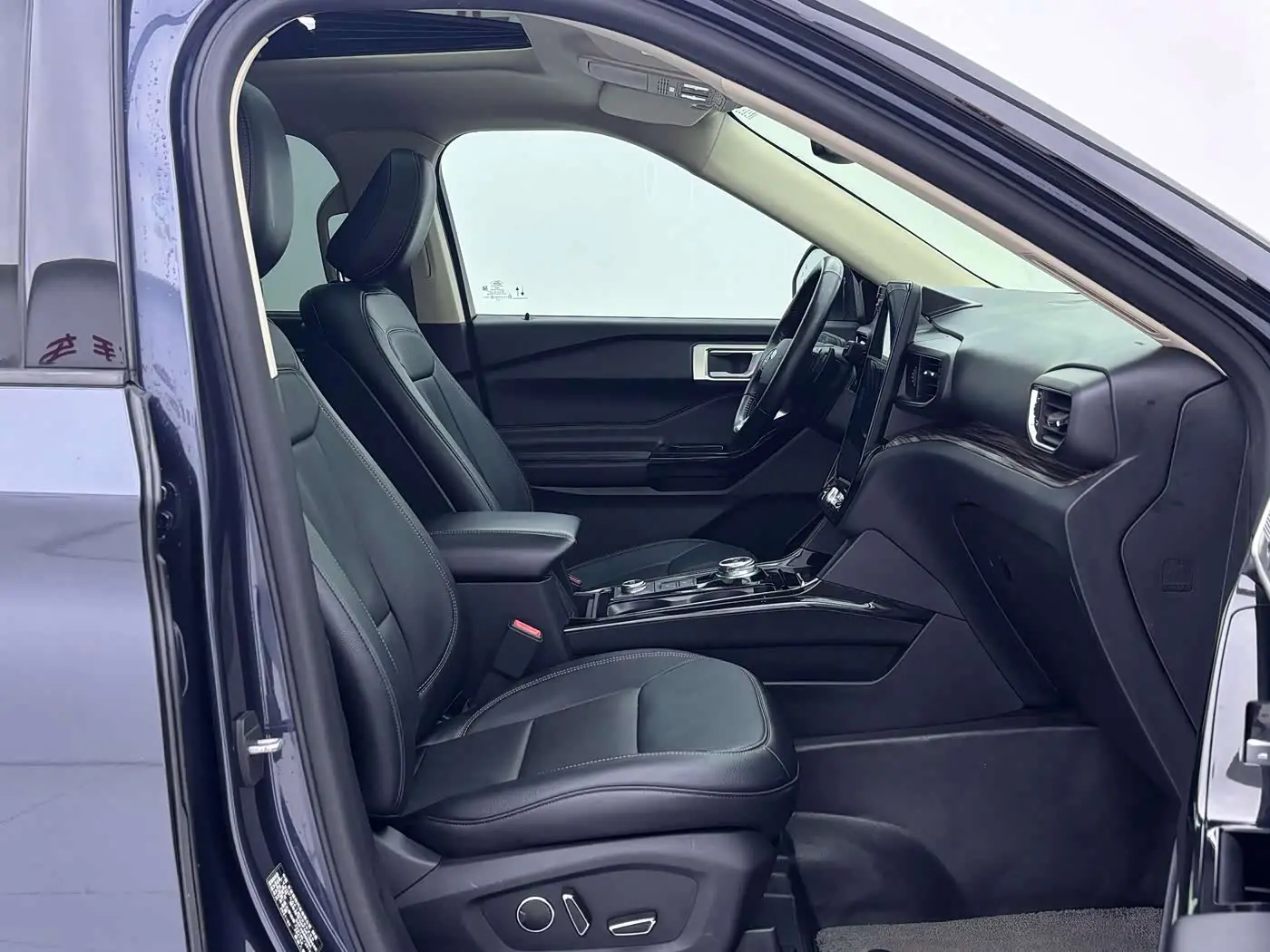 Ford Explorer 2021 — Фото 10/18