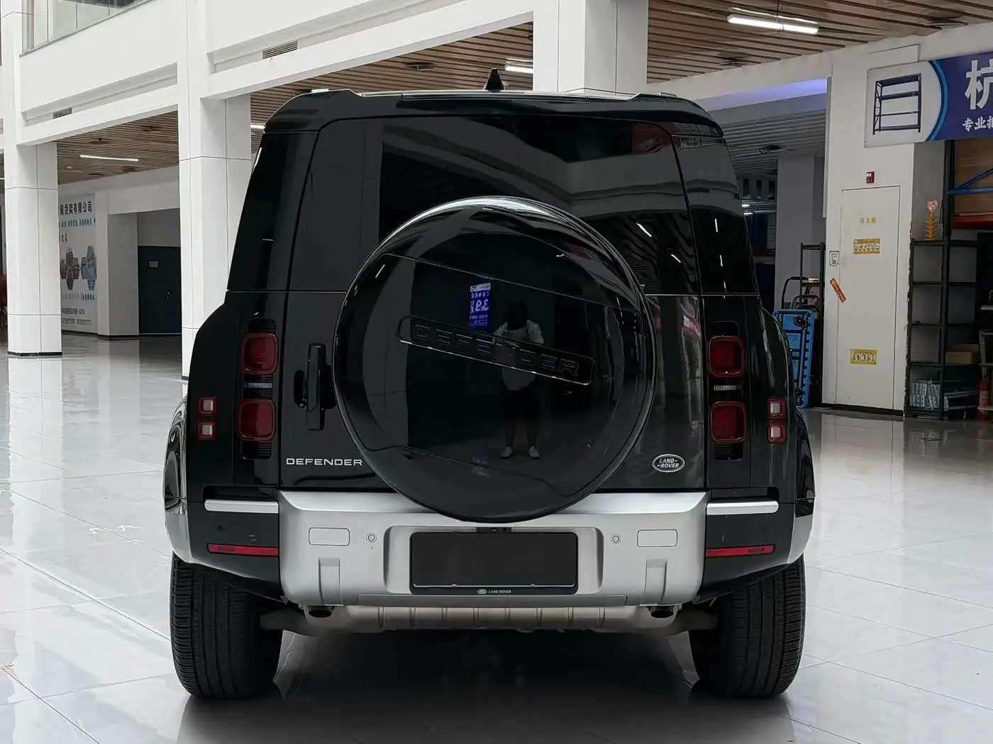Land Rover Defender 2024 — Photo 3/9