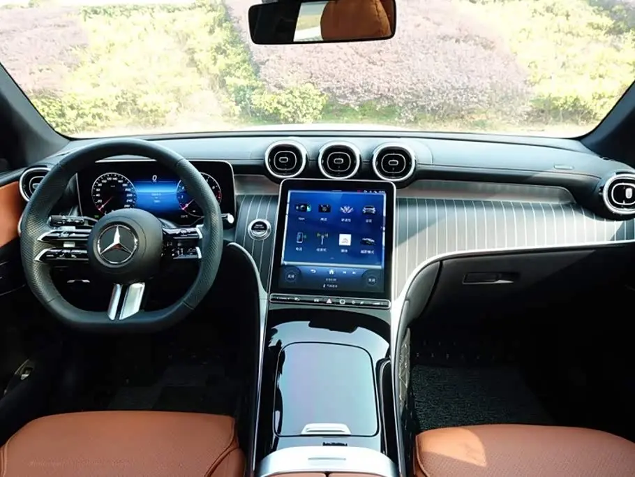 Mercedes-Benz GLC 2023 — Photo 8/20