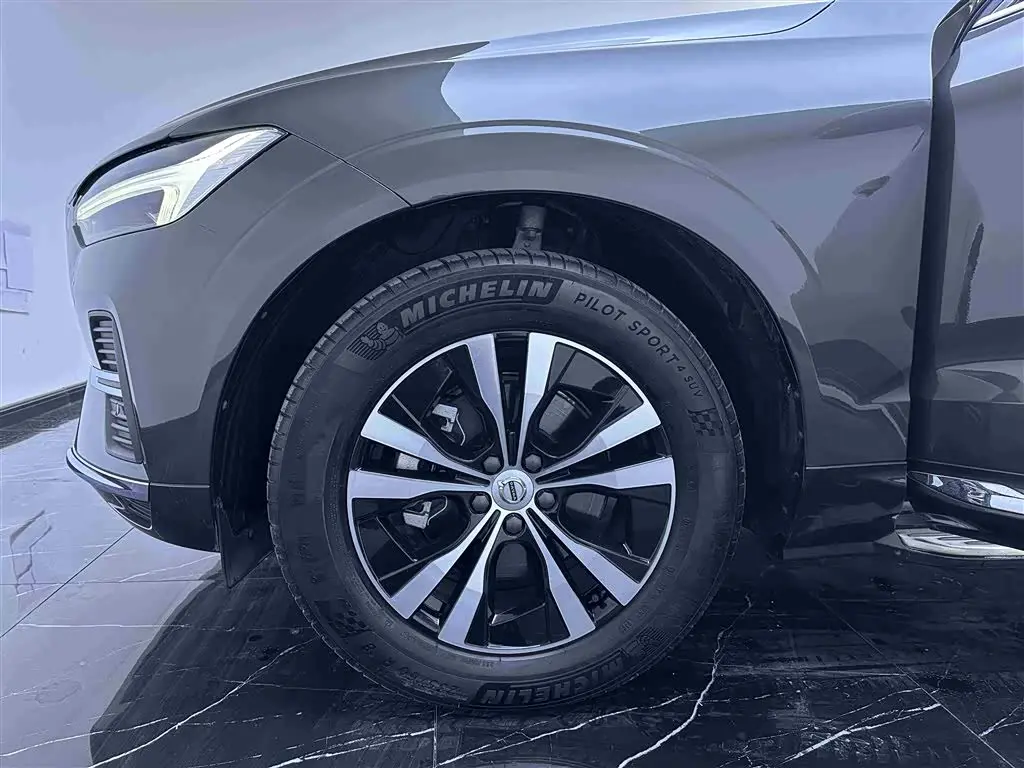 Volvo XC60 2022 — Фото 18/20