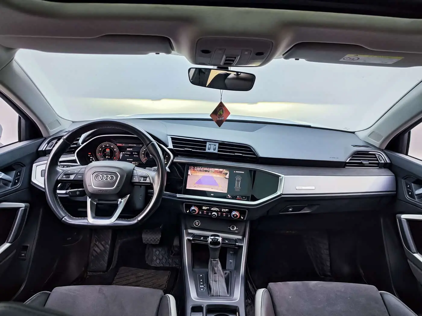 Audi Q3 2022 — Şəkil 14/20