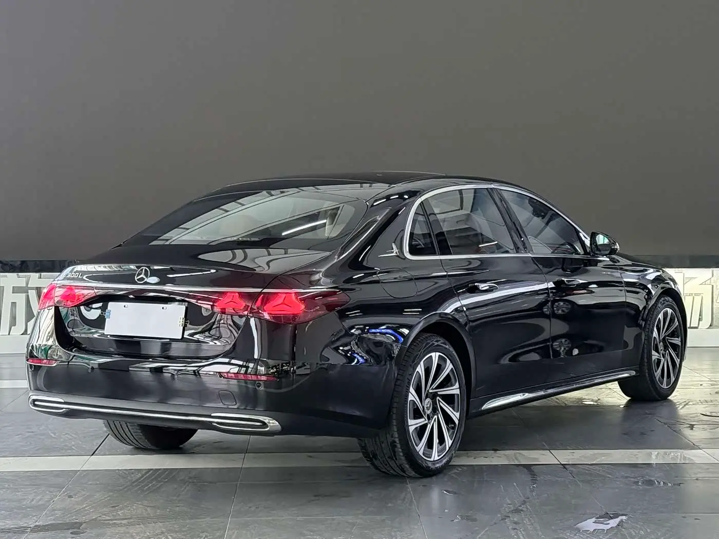 Mercedes-Benz E-Class 2025 — Фото 3/20