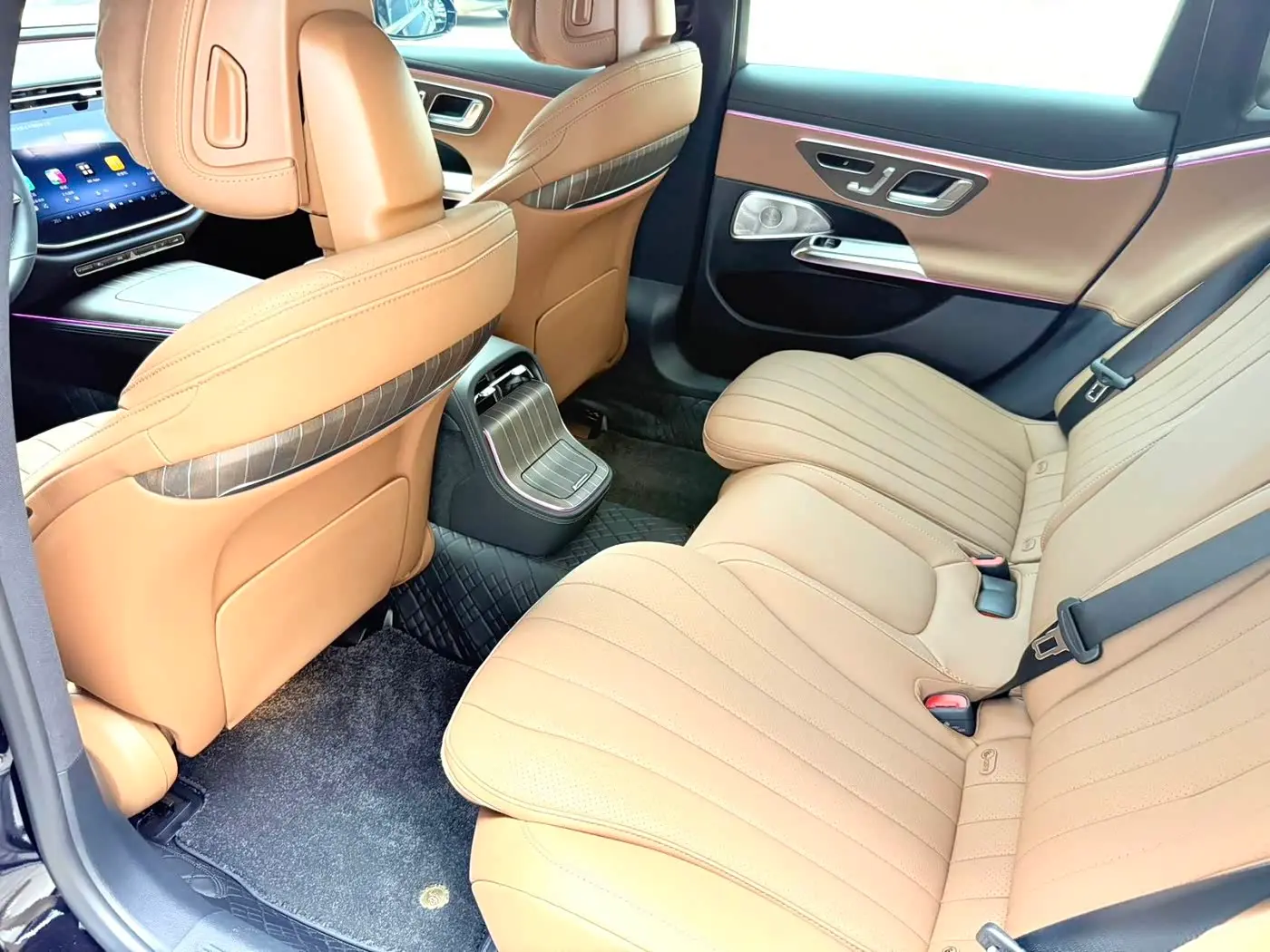 Mercedes-Benz E-Class 2025 — Photo 5/12