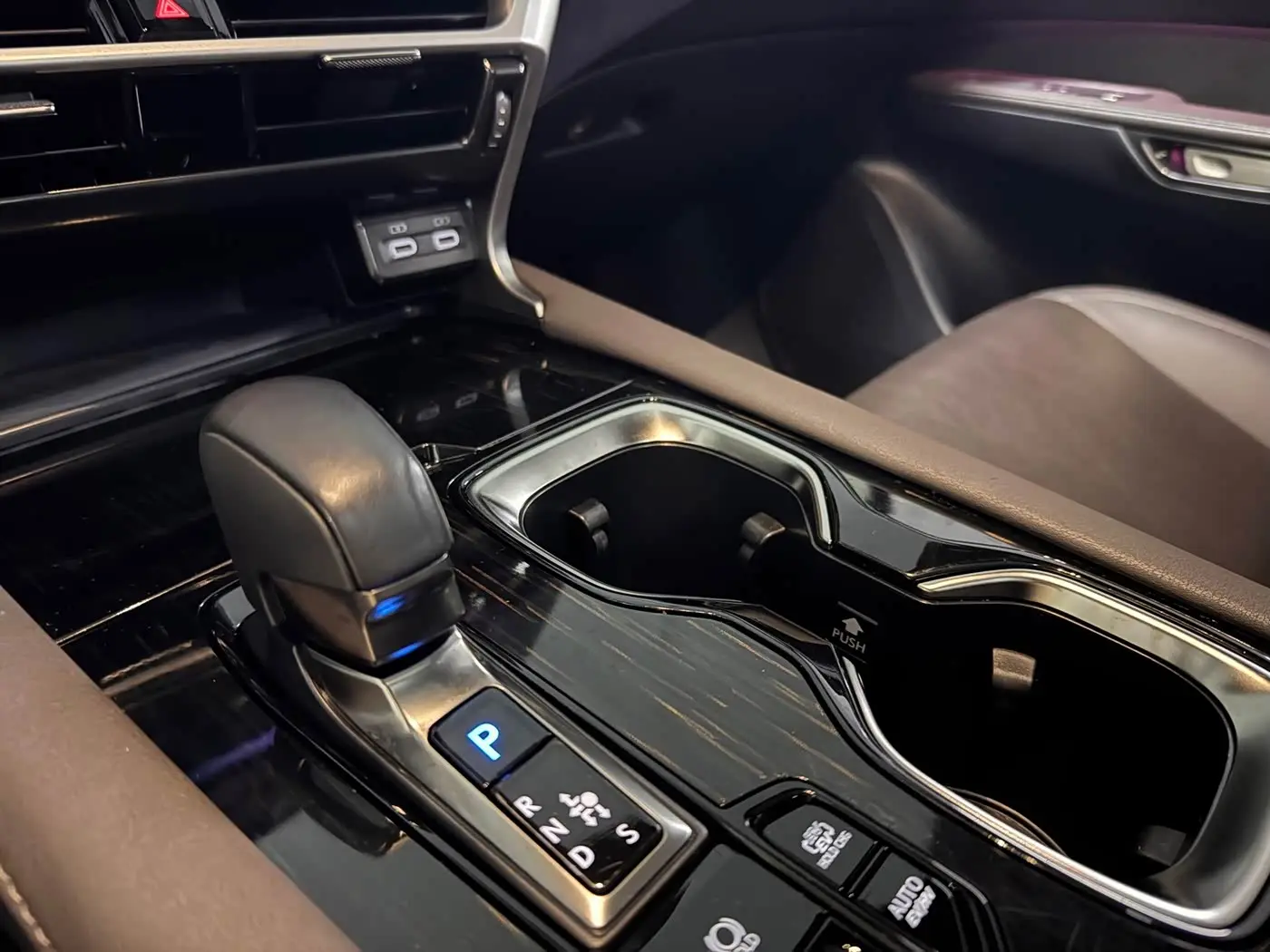 Lexus RX New Energy 2024 — Фото 13/18
