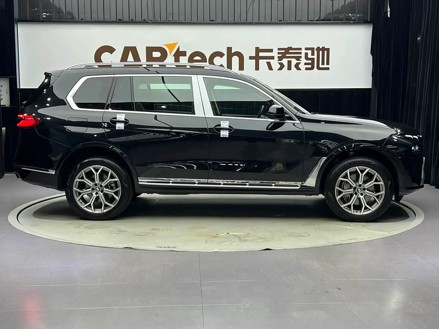 BMW X7 2024 — Фото 10/20
