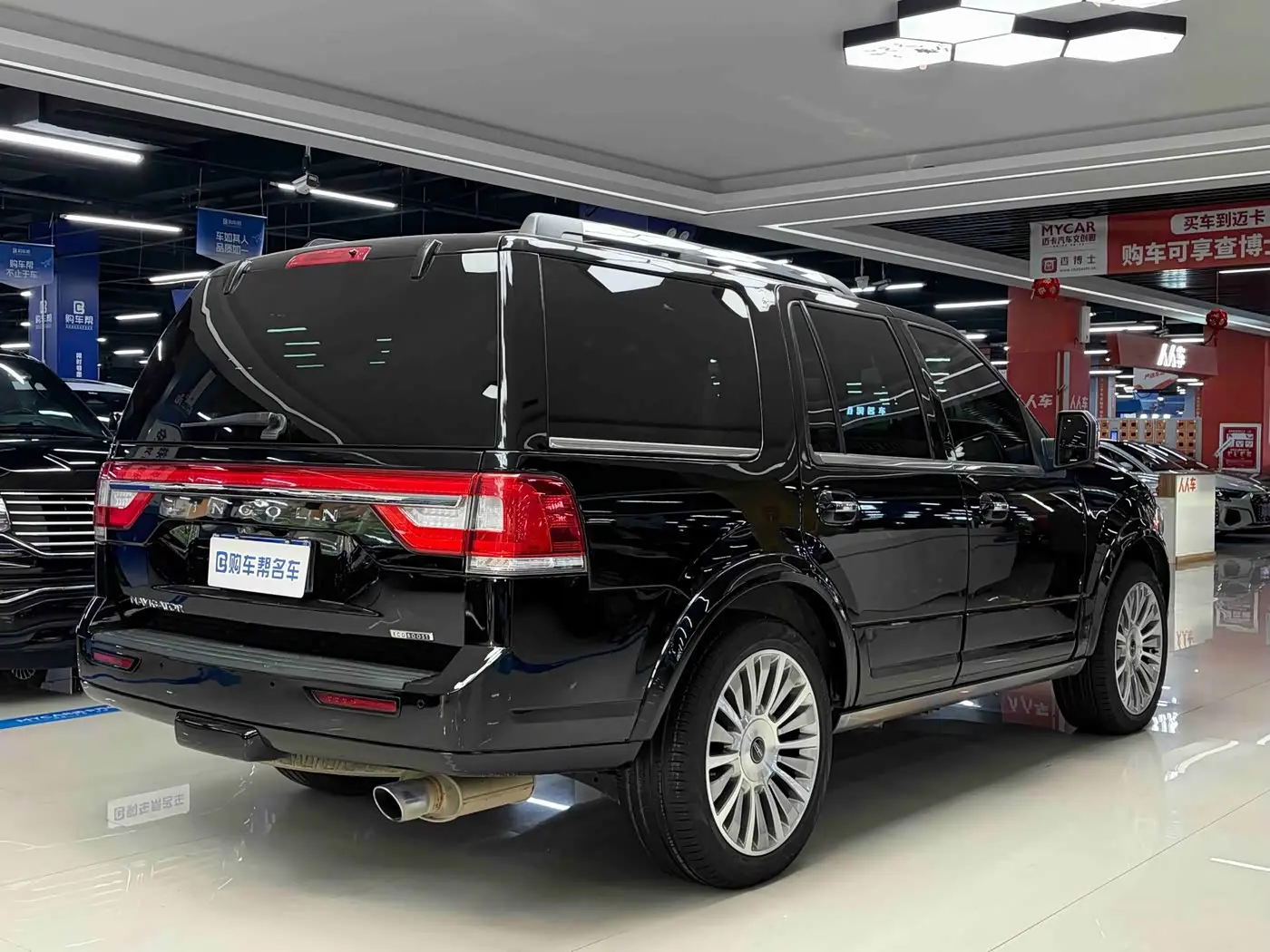 Lincoln Navigator 2016 — ფოტო 16/18