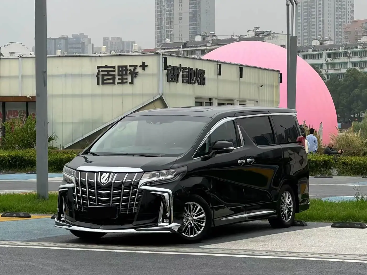 Toyota Vellfire 2020 — Фото 1/9