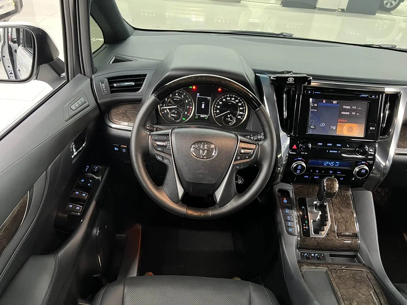 Toyota Alphard 2018 — Фото 18/20