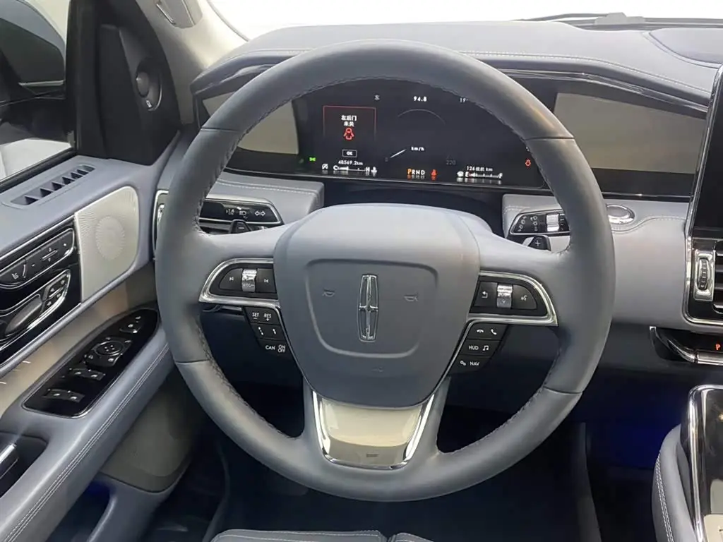 Lincoln Navigator 2023 — Photo 14/20