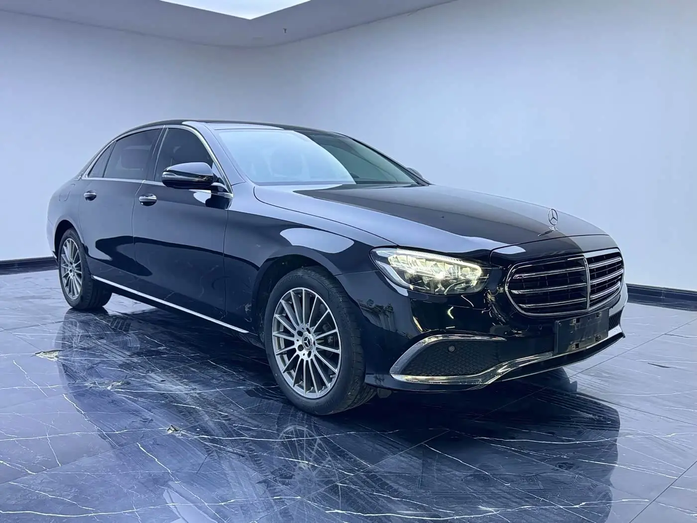Mercedes-Benz E-Class 2021 — Photo 3/15