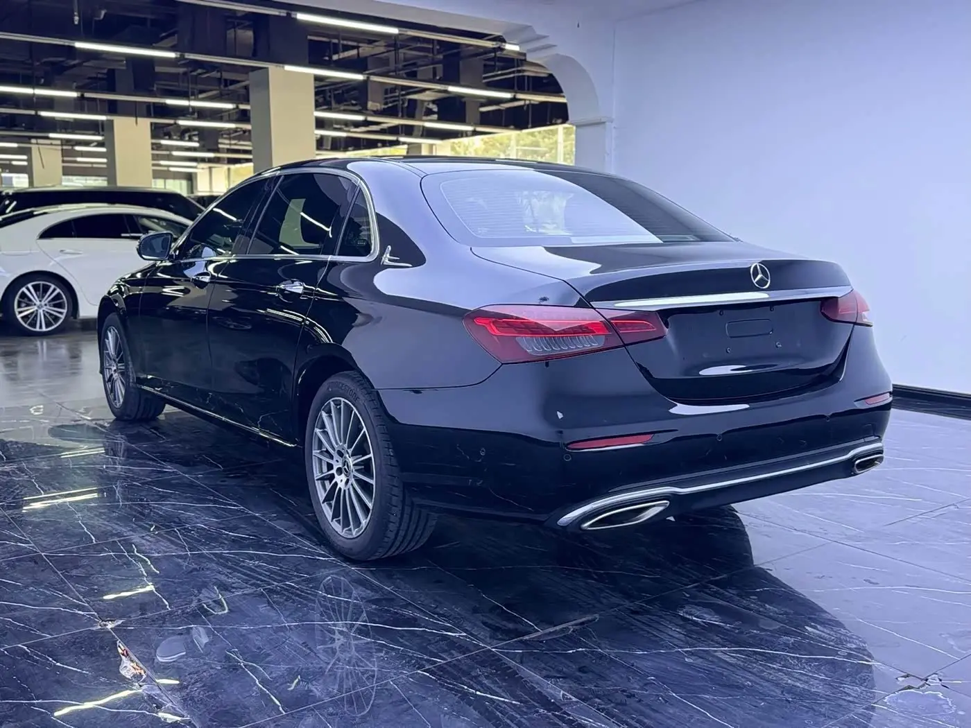 Mercedes-Benz E-Class 2021 — Photo 15/15