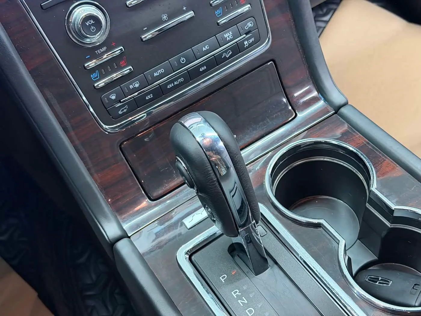 Lincoln Navigator 2017 — Photo 18/20