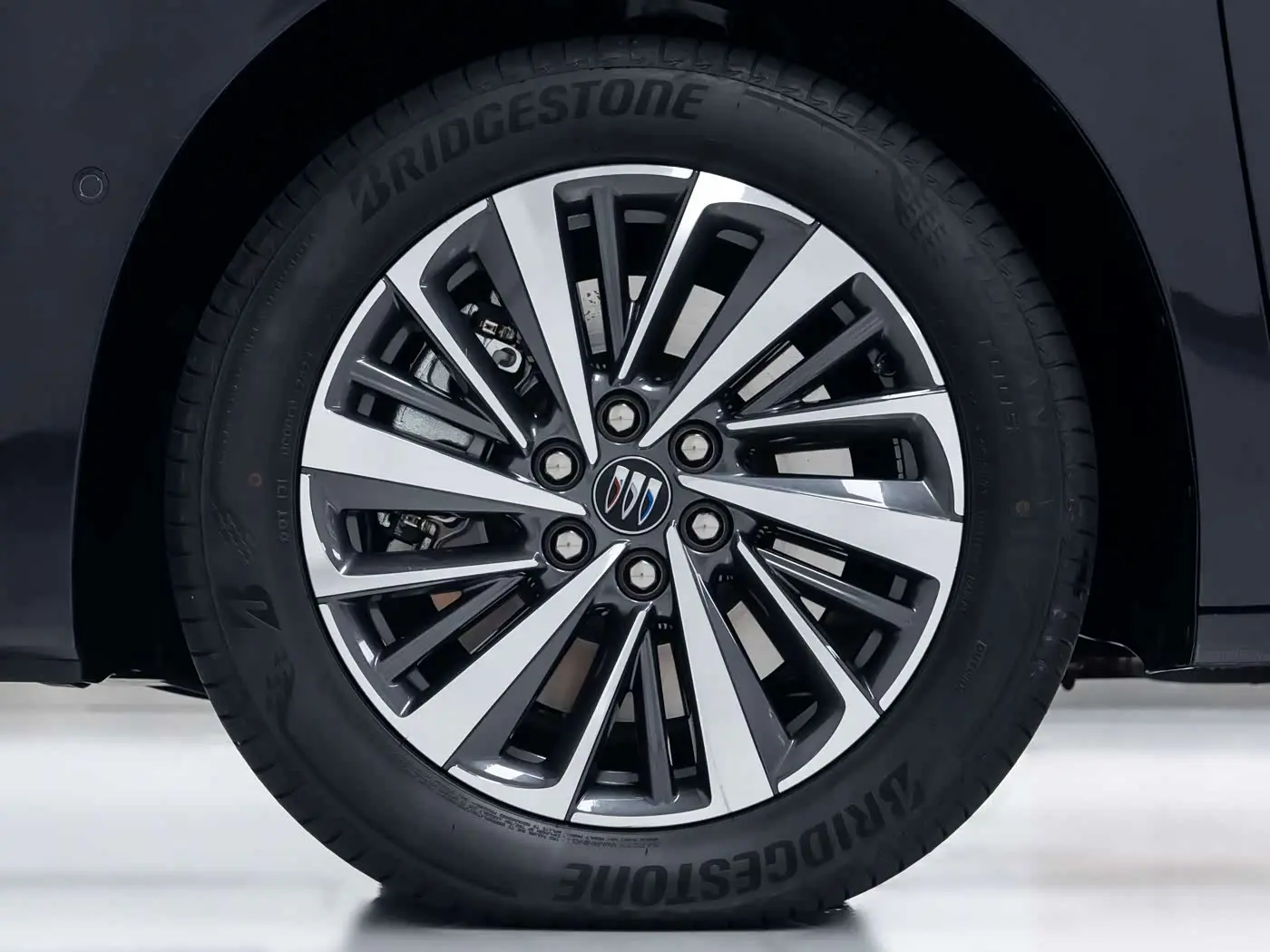 Buick GL8 New Energy 2025 — Фото 7/20